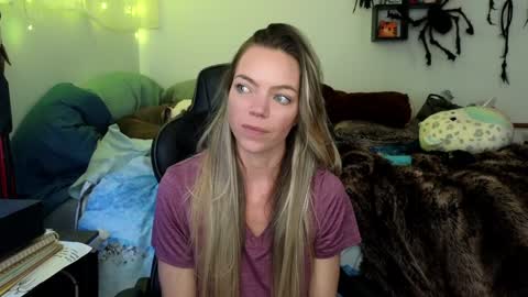 Snapshot of mindymars chatting on 01-13-25, 06:38 Mindy Mars online show from 01-13-25, 06:38