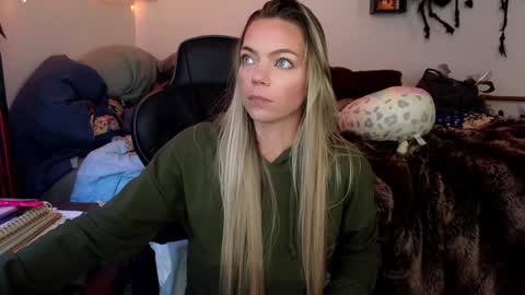 Snapshot of mindymars chatting on 01-14-25, 06:49 Mindy Mars online show from 01-14-25, 06:49