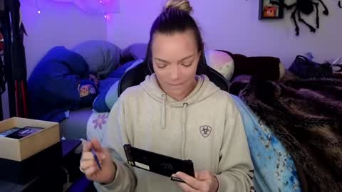 Snapshot of mindymars chatting on 01-15-25, 02:35 Mindy Mars online show from 01-15-25, 02:35