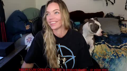 Snapshot of mindymars chatting on 01-20-25, 06:43 Mindy Mars online show from 01-20-25, 06:43