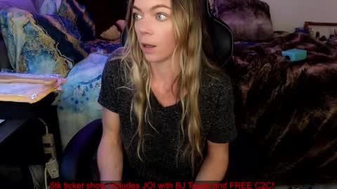 Snapshot of mindymars chatting on 01-27-25, 07:03 Mindy Mars online show from 01-27-25, 07:03