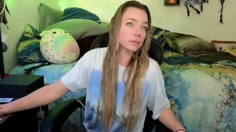 Snapshot of mindymars chatting on 02-24-25, 04:36 Mindy Mars online show from 02-24-25, 04:36