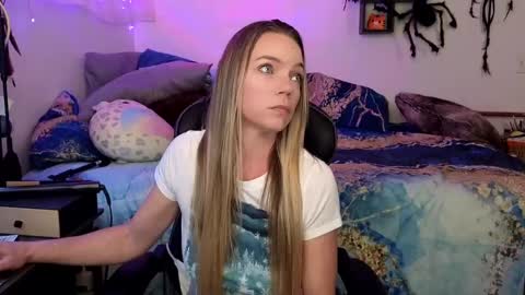 Snapshot of mindymars chatting on 02-26-25, 03:19 Mindy Mars online show from 02-26-25, 03:19