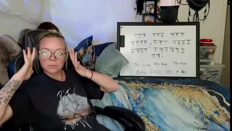 Snapshot of mindymars chatting on 09-10-25, 03:45 Mindy Mars online show from 09-10-25, 03:45