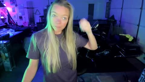 Snapshot of mindymars chatting on 10-17-25, 02:30 Mindy Mars online show from 10-17-25, 02:30