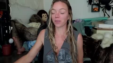 Snapshot of mindymars chatting on 10-20-25, 03:12 Mindy Mars online show from 10-20-25, 03:12