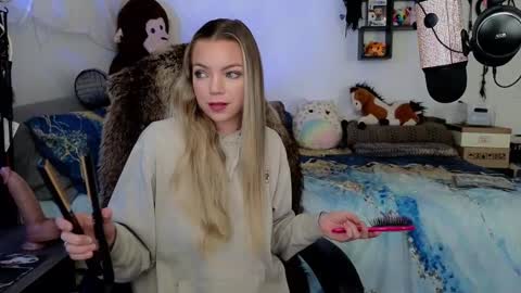 Snapshot of mindymars chatting on 11-05-25, 04:07 Mindy Mars online show from 11-05-25, 04:07