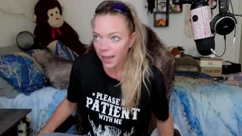 Snapshot of mindymars chatting on 11-08-25, 06:40 Mindy Mars online show from 11-08-25, 06:40