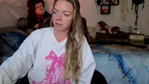 Snapshot of mindymars chatting on 11-10-25, 04:28 Mindy Mars online show from 11-10-25, 04:28