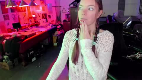 Snapshot of mindymars chatting on 12-15-25, 04:55 Mindy Mars online show from 12-15-25, 04:55