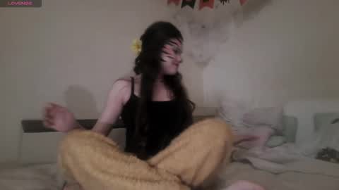 Amelia online show from 10-31-25, 05:19