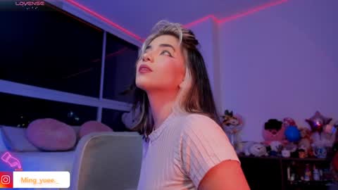 Snapshot of ming_yue_ chatting on 01-25-25, 02:37 My name is Fer Nice to meet you  give it a thumbs up please its important online show from 01-25-25, 02:37