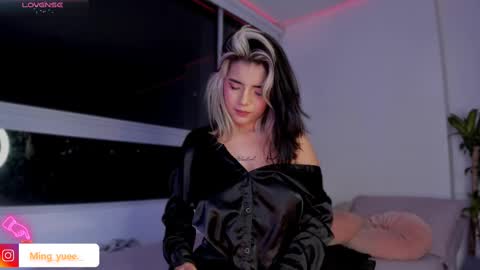 Snapshot of ming_yue_ chatting on 02-14-25, 06:02 My name is Fer Nice to meet you  give it a thumbs up please its important online show from 02-14-25, 06:02