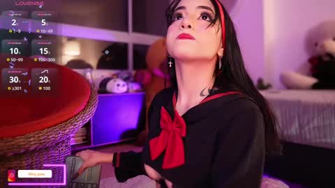 Snapshot of ming_yue_ chatting on 10-07-25, 05:26 My name is Fer Nice to meet you  give it a thumbs up please its important online show from 10-07-25, 05:26