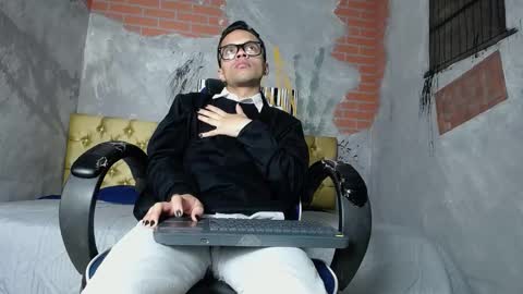 Snapshot of minho_reyes chatting on 11-28-25, 01:03 Minho Reyes online show from 11-28-25, 01:03