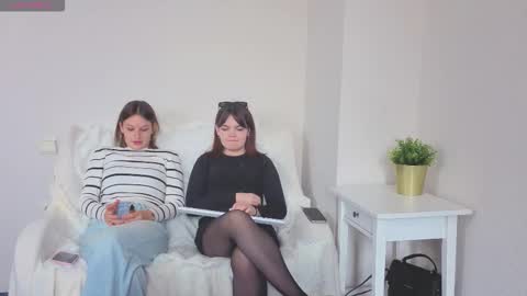 KarinaLeila online show from 09-11-25, 06:24