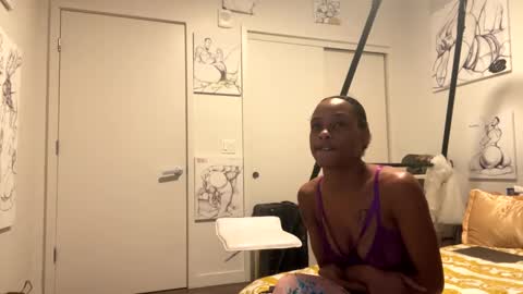 Snapshot of minniehunney chatting on 01-13-25, 10:36 minniehunney online show from 01-13-25, 10:36