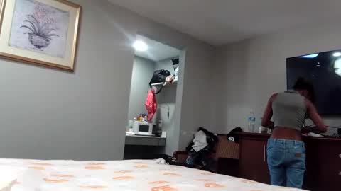 Snapshot of minniehunney chatting on 09-13-25, 10:42 minniehunney online show from 09-13-25, 10:42