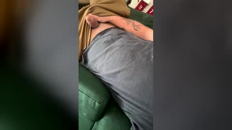 Snapshot of minty658512 chatting on 12-18-25, 08:37 minty658512 online show from 12-18-25, 08:37