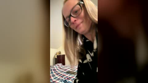 Minx online show from 04-26-26, 06:27