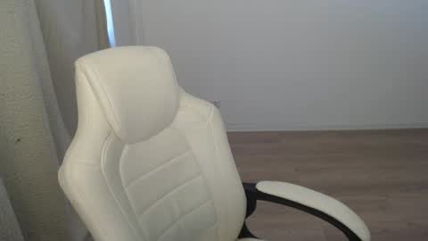 Snapshot of mira_g chatting on 10-03-25, 06:32 mira_g online show from 10-03-25, 06:32