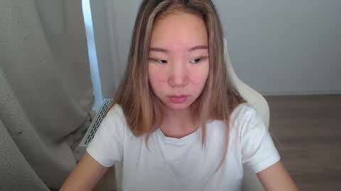 Snapshot of mira_g chatting on 10-13-25, 06:02 mira_g online show from 10-13-25, 06:02