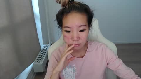 Snapshot of mira_g chatting on 10-27-25, 08:51 mira_g online show from 10-27-25, 08:51