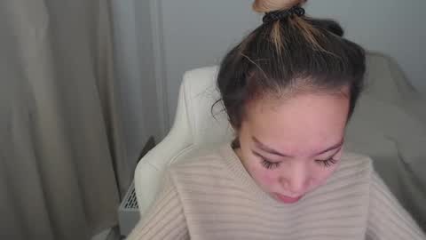 Snapshot of mira_g chatting on 12-14-25, 01:49 mira_g online show from 12-14-25, 01:49