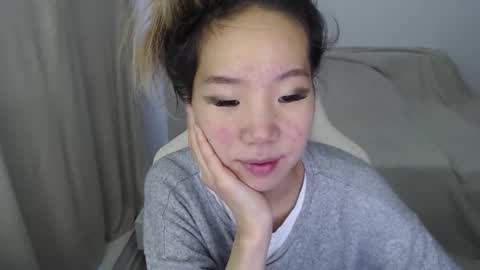 Snapshot of mira_g chatting on 12-19-25, 11:28 mira_g online show from 12-19-25, 11:28