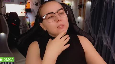 Snapshot of mira_mermayd chatting on 10-27-25, 08:07 Mira online show from 10-27-25, 08:07