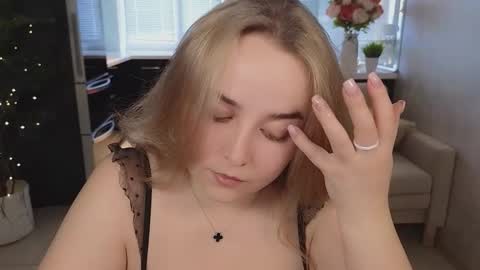 Snapshot of mira_mermayd chatting on 03-13-26, 08:32 Mira online show from 03-13-26, 08:32