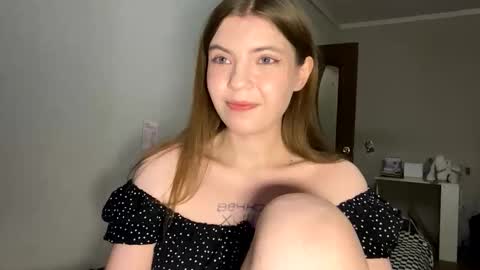 Snapshot of mirabunnys chatting on 11-10-25, 01:15 Mira online show from 11-10-25, 01:15