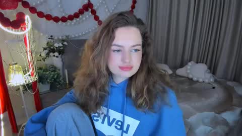 Snapshot of miraclecurly chatting on 05-09-26, 04:56 Emma online show from 05-09-26, 04:56
