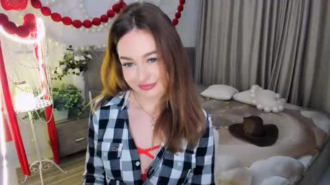 Snapshot of miraclecurly chatting on 05-12-26, 07:33 Emma online show from 05-12-26, 07:33