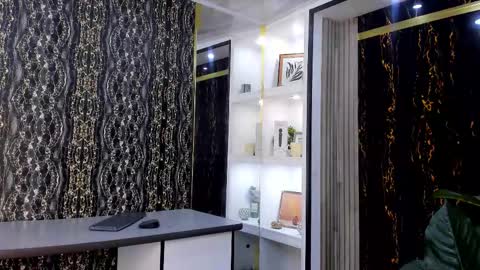 Snapshot of mirandarossi chatting on 10-01-25, 02:50 Miranda online show from 10-01-25, 02:50