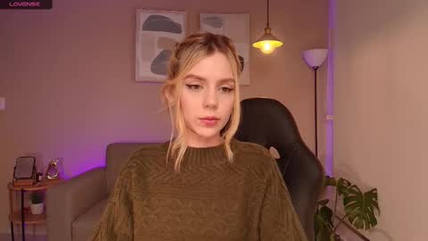 Snapshot of mirandashaw chatting on 02-09-25, 11:36 Miranda Shaw online show from 02-09-25, 11:36