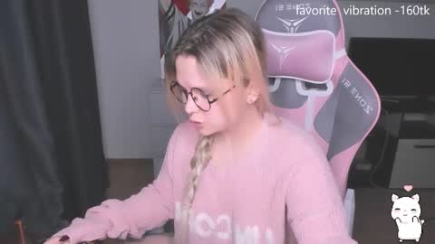 Kira online show from 10-19-25, 09:15