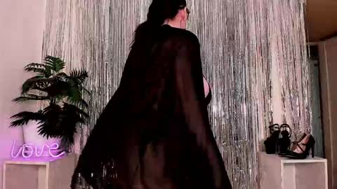 Snapshot of mirayoun chatting on 03-24-26, 11:26 Mira online show from 03-24-26, 11:26