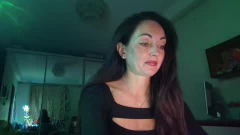 Snapshot of mirelisse chatting on 04-29-26, 07:42 Christina online show from 04-29-26, 07:42