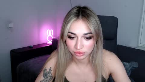 Snapshot of miri07 chatting on 04-12-26, 06:13 miri07 online show from 04-12-26, 06:13