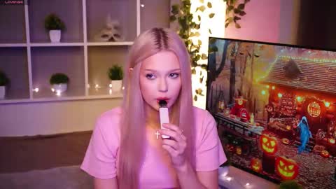 Elsa online show from 10-31-25, 09:49