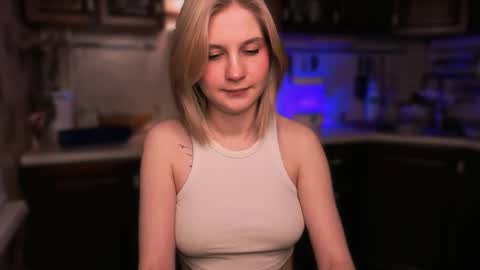 Snapshot of mirrameow chatting on 11-18-25, 03:05 Mira online show from 11-18-25, 03:05