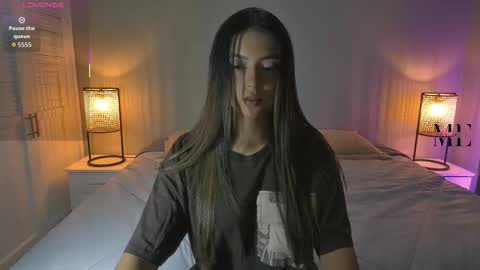 Snapshot of mis_elizabeth chatting on 10-17-25, 05:54 Eliza online show from 10-17-25, 05:54