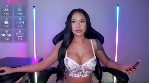 Snapshot of mishablueee chatting on 12-19-24, 09:06 MishaBlueee online show from 12-19-24, 09:06