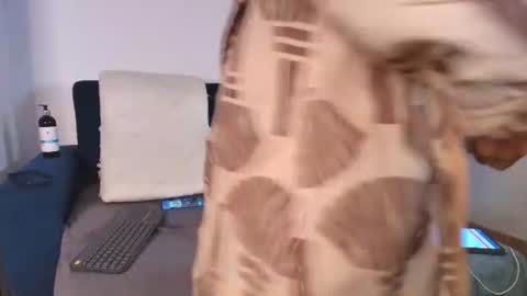 Snapshot of mishelkrave_ chatting on 07-13-26, 12:57 KRAVE online show from 07-13-26, 12:57