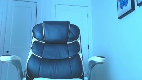 Snapshot of mishellhadid chatting on 01-16-26, 06:34 instagram mishell hadid online show from 01-16-26, 06:34