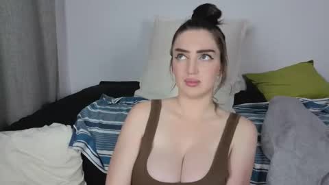 Snapshot of mishymoon chatting on 02-24-26, 10:08 Elora online show from 02-24-26, 10:08