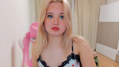 miss__selena online show from 12-18-24, 10:02