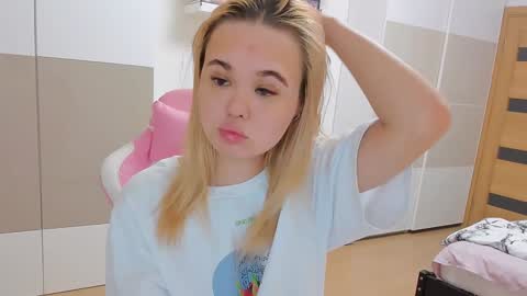 miss__selena online show from 02-08-25, 02:16