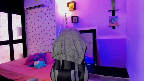 Akemi 3 online show from 09-14-25, 02:05